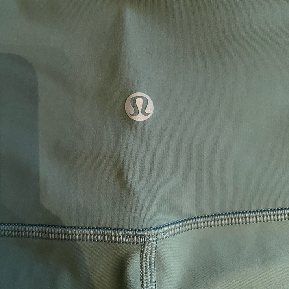 Green lulu wonder under 23” leggings size 4